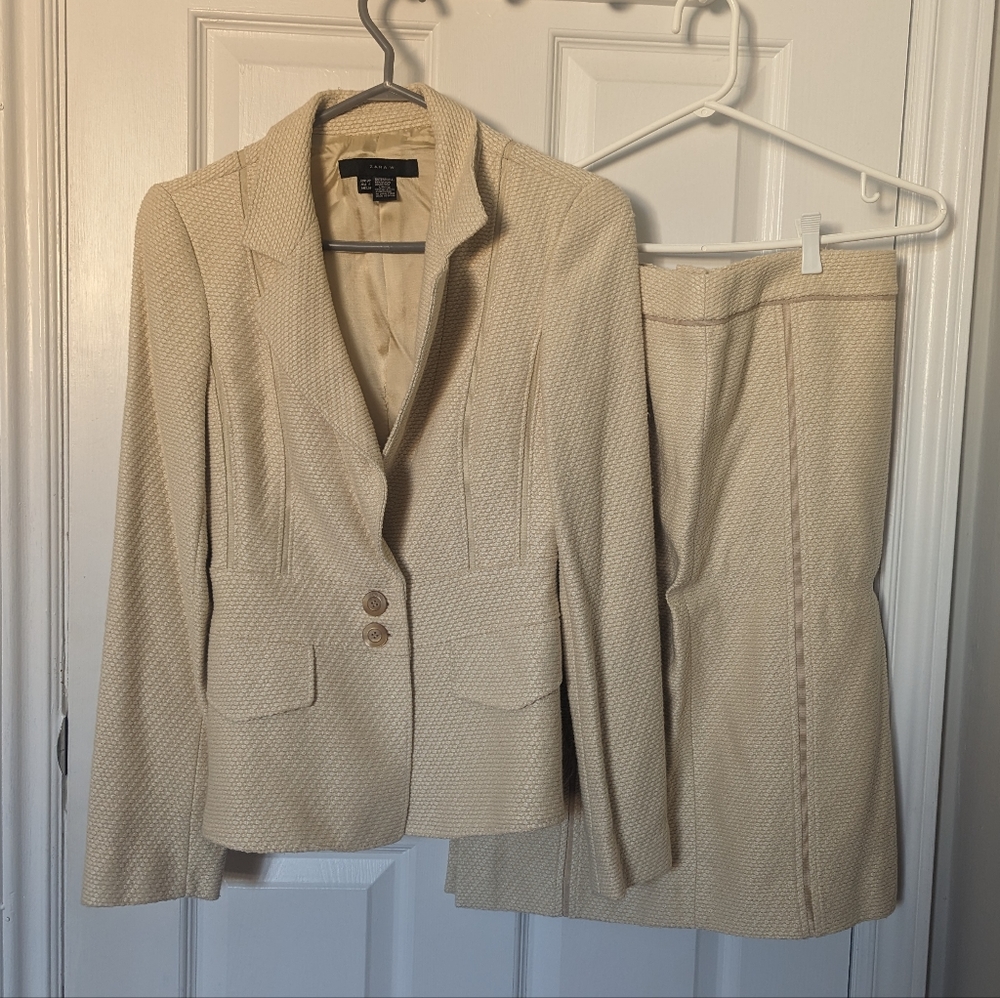 Zara Cream Tweed Cotton Blend Blazer and Skirt Suit Set Made in Spain (Size 6)